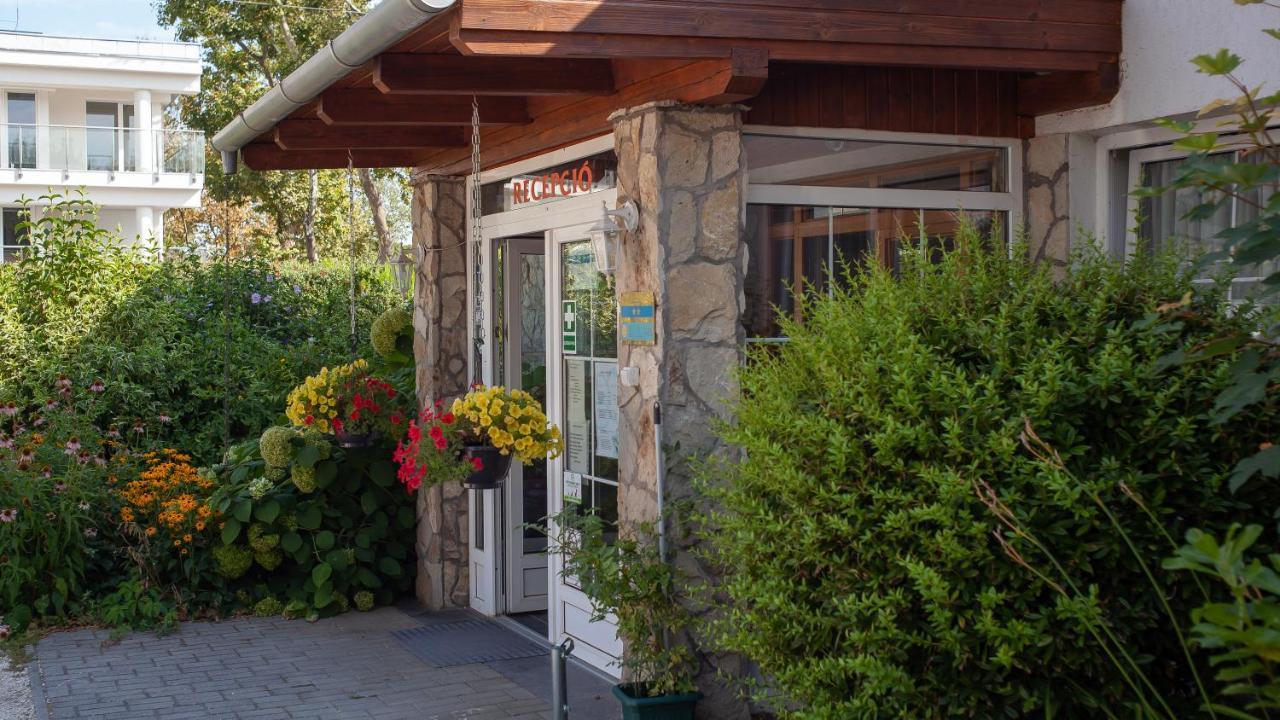 Hotel Platan Zamárdi Exterior foto