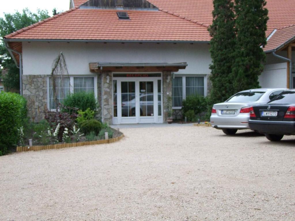 Hotel Platan Zamárdi Exterior foto